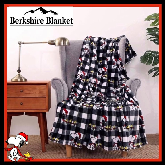 Berkshire Snoopy Plaid Christmas Sherpa Blanket - Picture 8 of 15